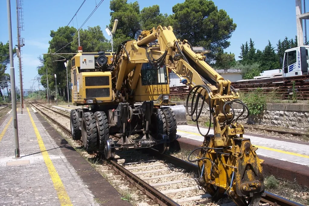 Comparing Road-Rail Excavators and Hi-Rail Kit Equipped Excavators