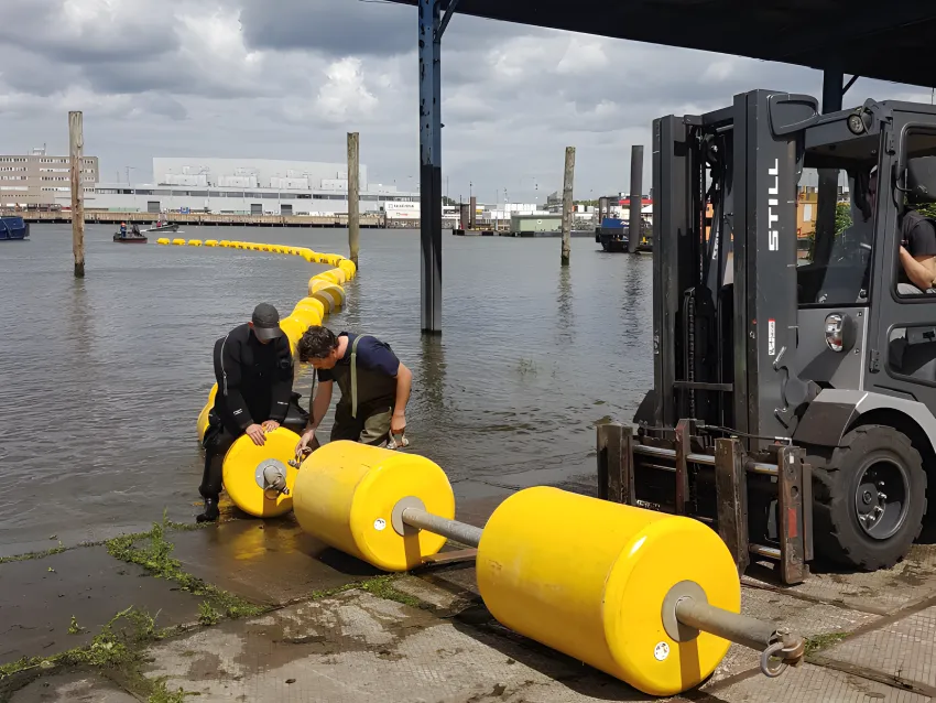 Floating security barrier installation
