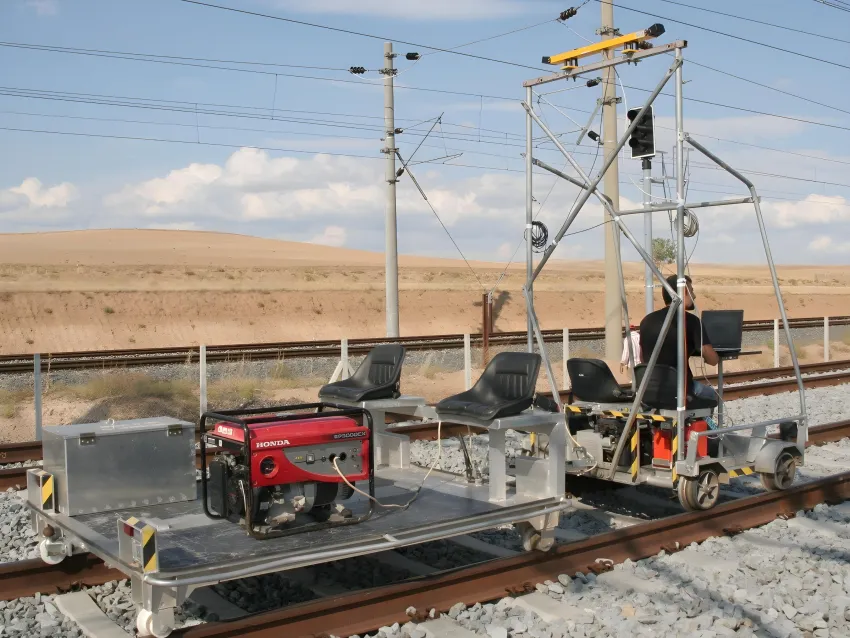 Contact line measuring system on rail trolley for overhead line measurement