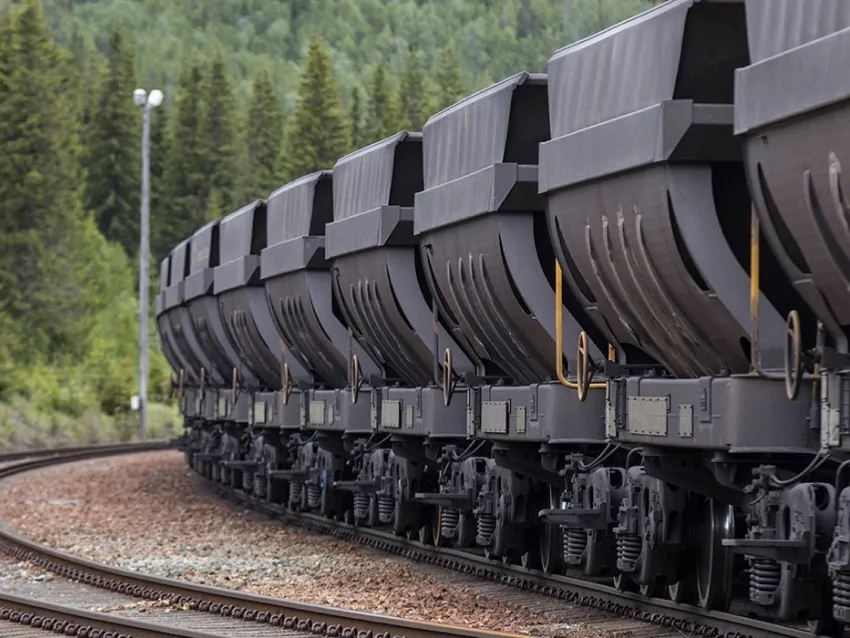 Bottom dumper wagons on railway track
