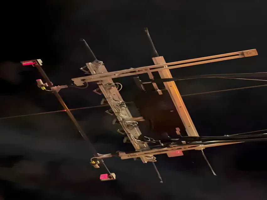 Catenary wire wear measuring system inspecting contact wire thickness at night