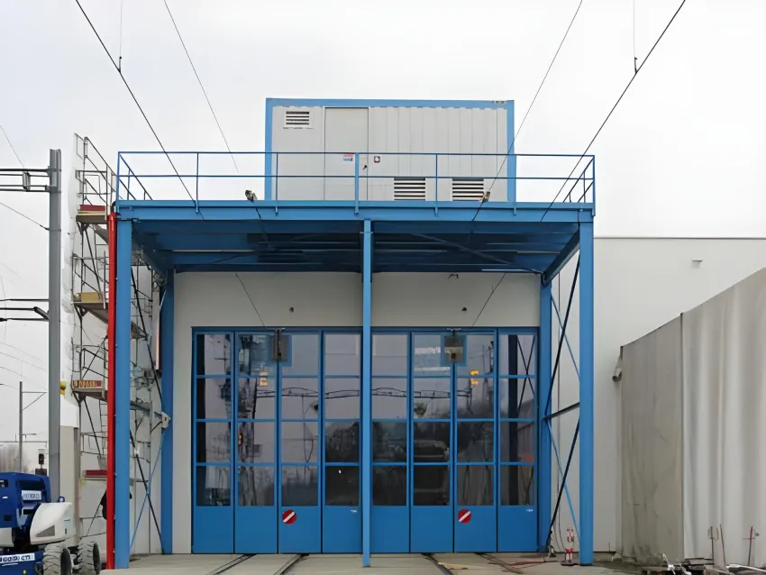 Railway energy storage system installed above a rail maintenance facility