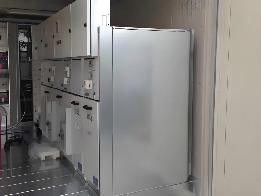 Railway energy storage system cabinet for power support