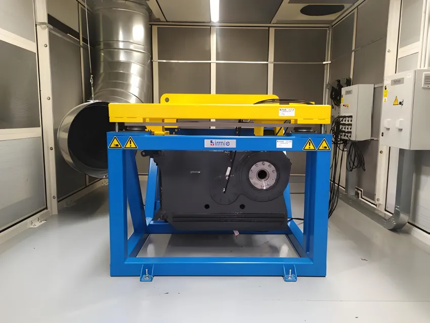 Railway test bench for gearbox testing and rail vehicle inspection