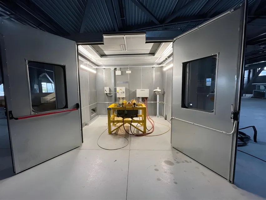 Railway test bench for traction motor testing