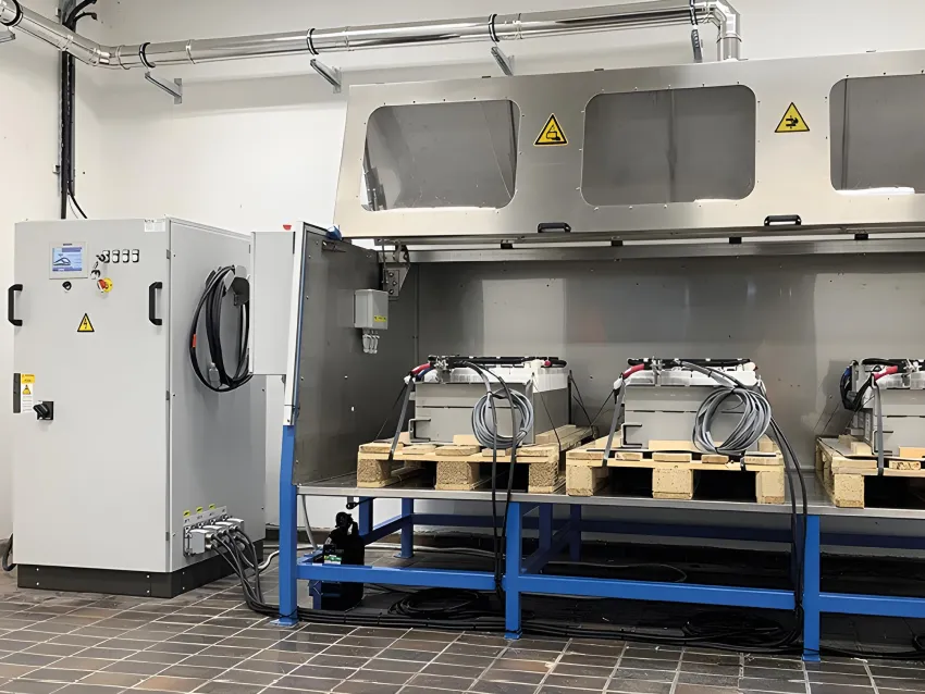 Static converters equipment connected to railway battery units